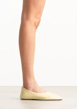 Gele leren ballerina's
