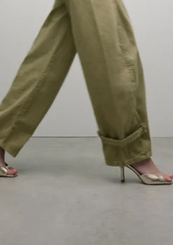 Gouden sandalen met hak