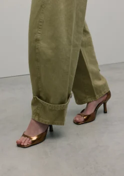 Gouden sandalen met hak
