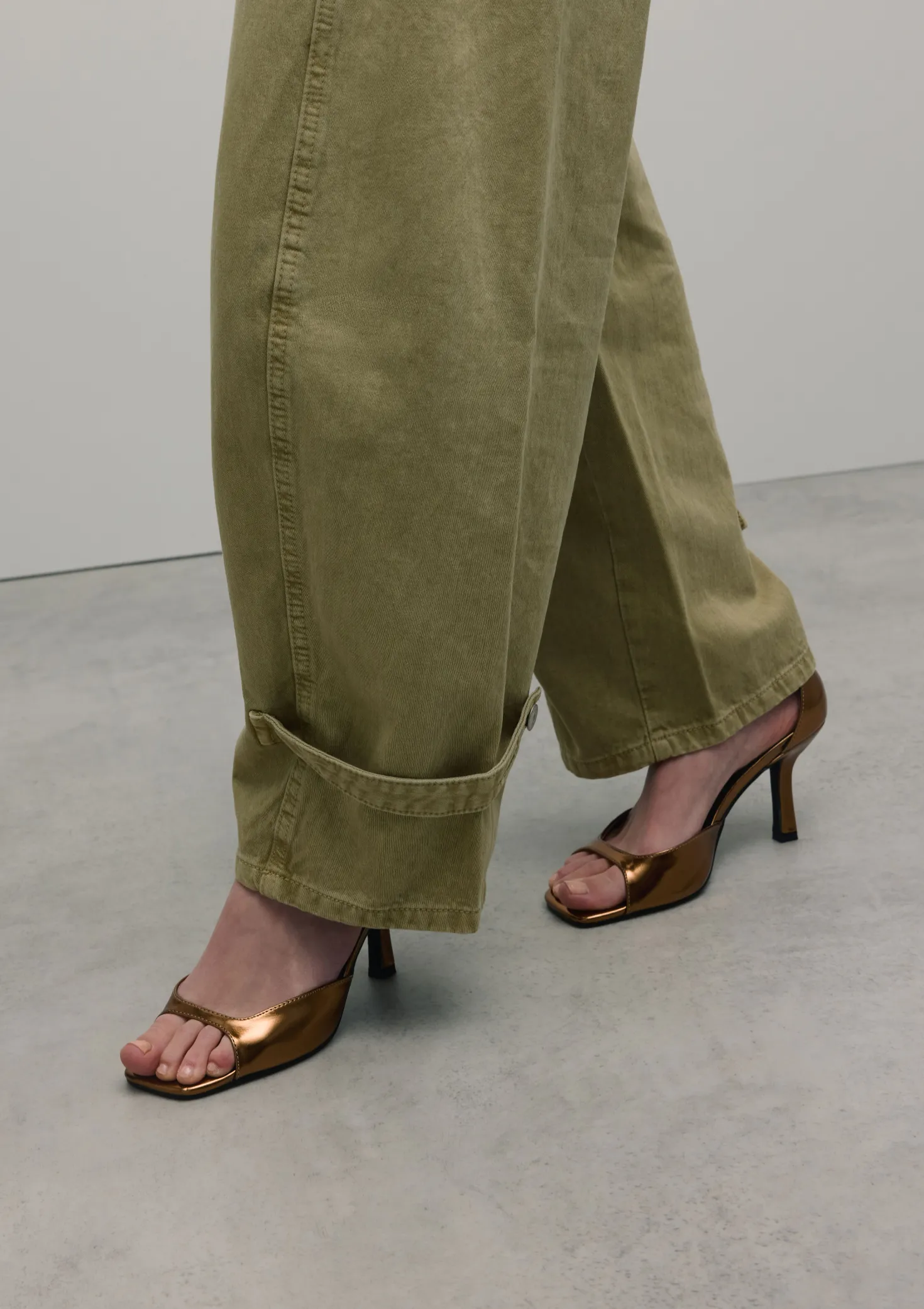 Gouden sandalen met hak