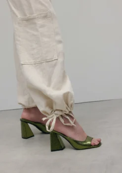 Groene metallic muiltjes met hak