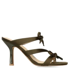 Groene sandalen met hak en strikjes