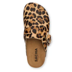 Leopard clogs met gesp