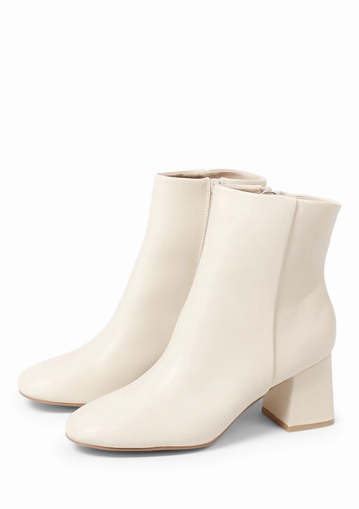 Off white enkellaarsjes met blokhak