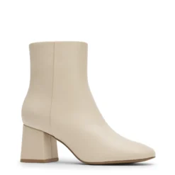 Off white enkellaarsjes met blokhak