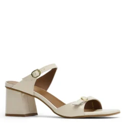 Off white lakleren sandalen met hak