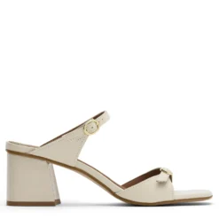 Off white lakleren sandalen met hak
