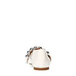 Off white leren ballerina's met zilverkleurige studs