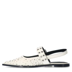 Off white leren slingbacks met studs en gesp