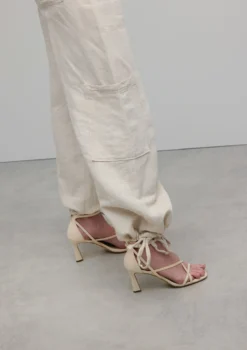 Off white sandalen met hak