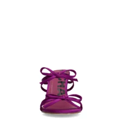 Paarse sandalen met hak en strikjes