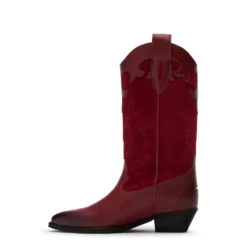 Rode leren cowboylaarzen met sierstiksels