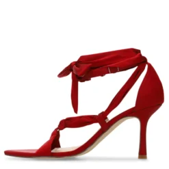 Rode sandalen met hak