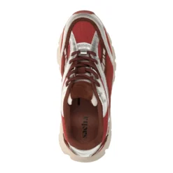 Rode sneakers met zilveren metallic details