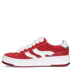 Rode suède sneakers met witte details