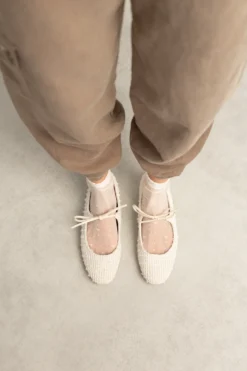 Witte gevlochten ballerina's