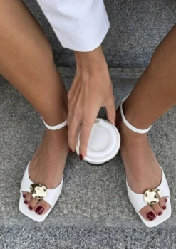 Witte leren sandalen met hak
