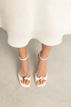 Witte leren sandalen met hak