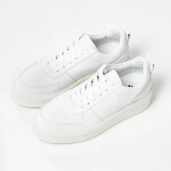 Witte sneakers met plateauzool