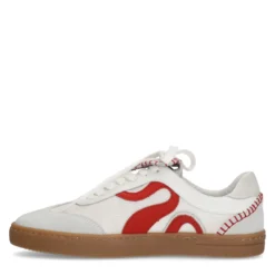 Witte suède sneakers met rode details