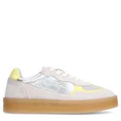 Zilveren suède sneakers met gele details