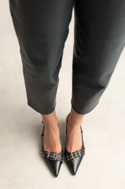 Zwarte buckle slingbacks met kitten heel