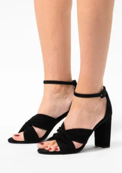 Zwarte geknoopte suède sandalen met hak
