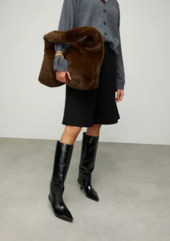 Zwarte hoge lakleren laarzen met kitten heel