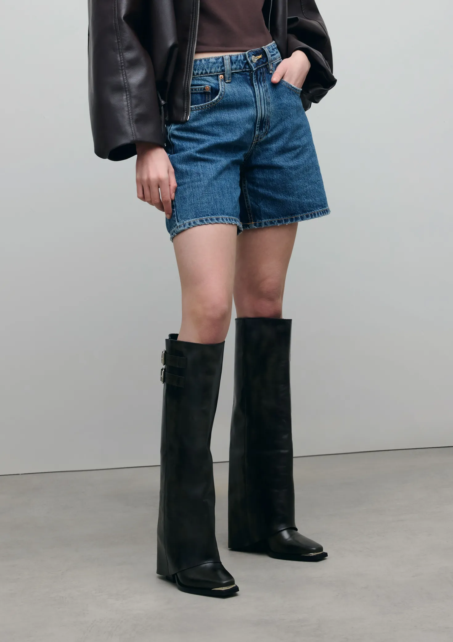 Zwarte hoge leren buckle laarzen met flap