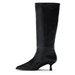 Zwarte hoge leren laarzen met kitten heel