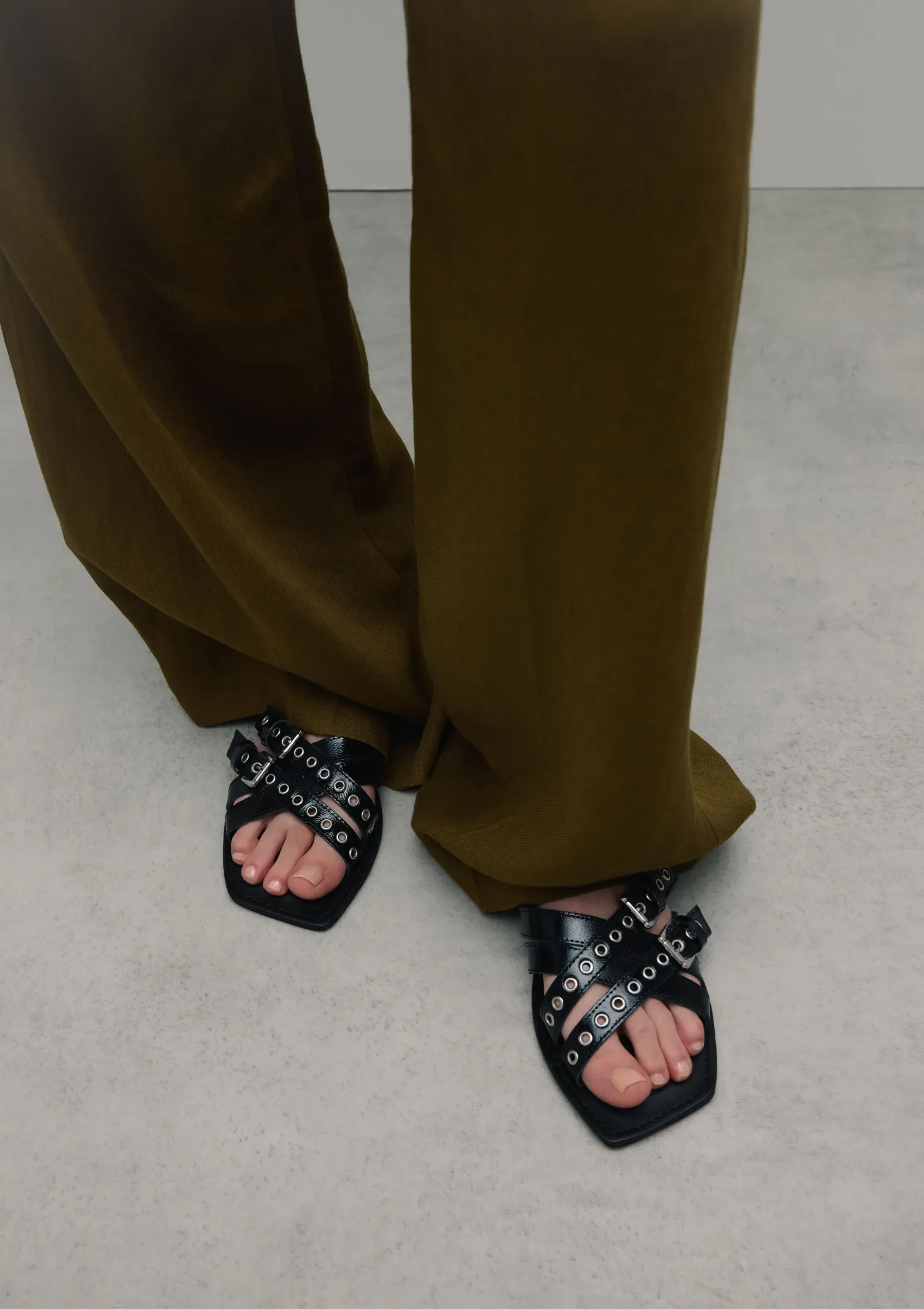 Zwarte leren buckle slippers