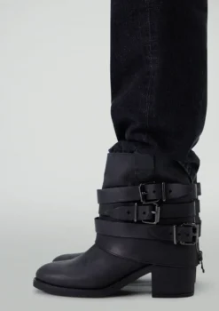 Zwarte leren enkellaarsjes met buckles
