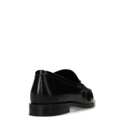 Zwarte leren loafers met zilverkleurige studs