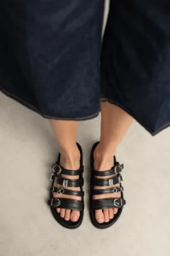 Zwarte leren slippers met buckles