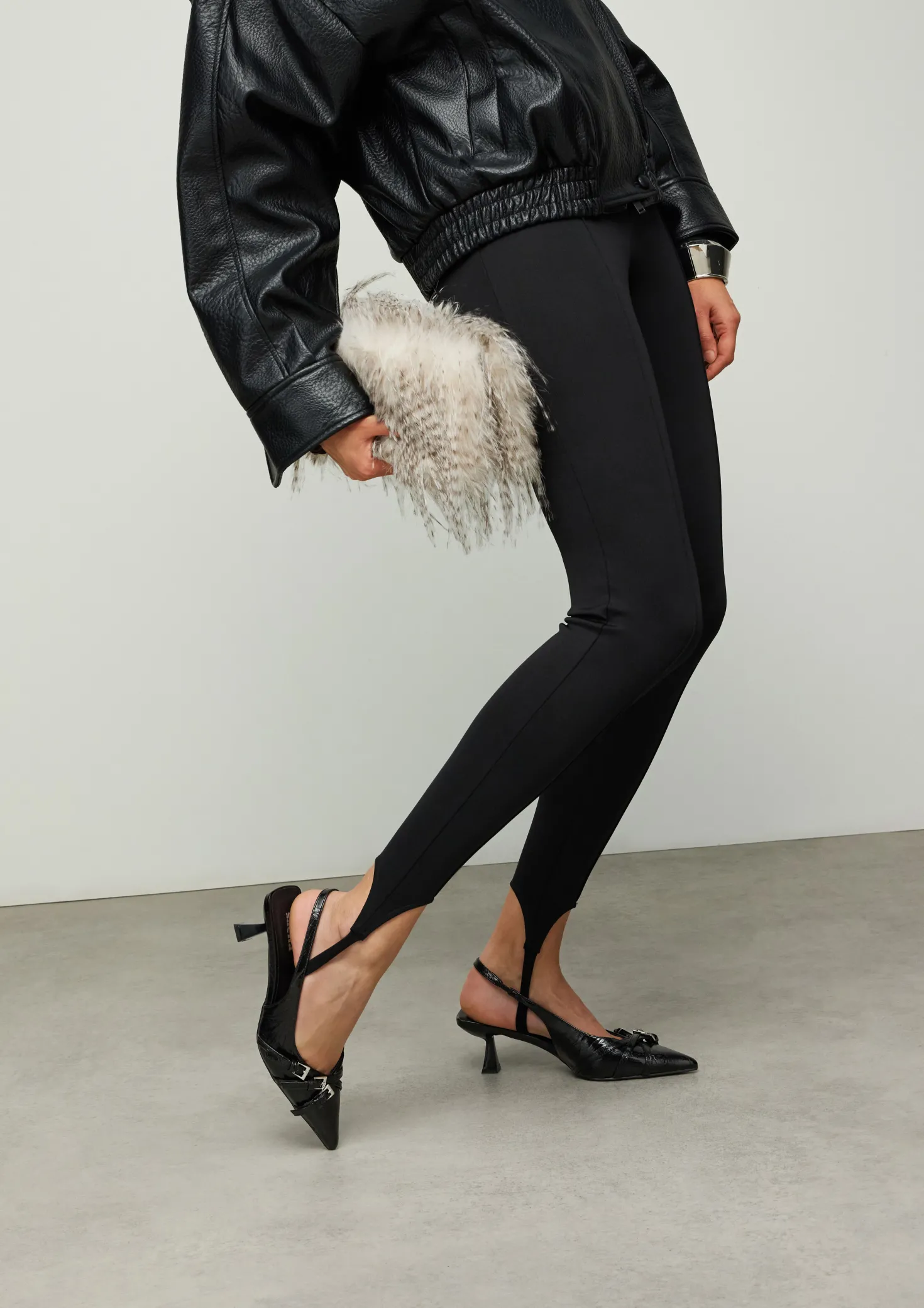 Zwarte slingback pumps met gespen