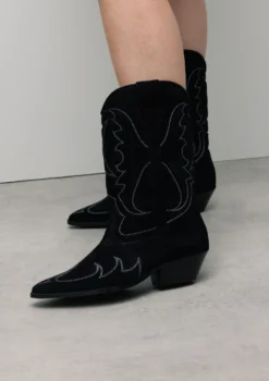 Zwarte suède cowboylaarzen met sierstiksels