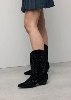 Zwarte suède cowboylaarzen met sierstiksels
