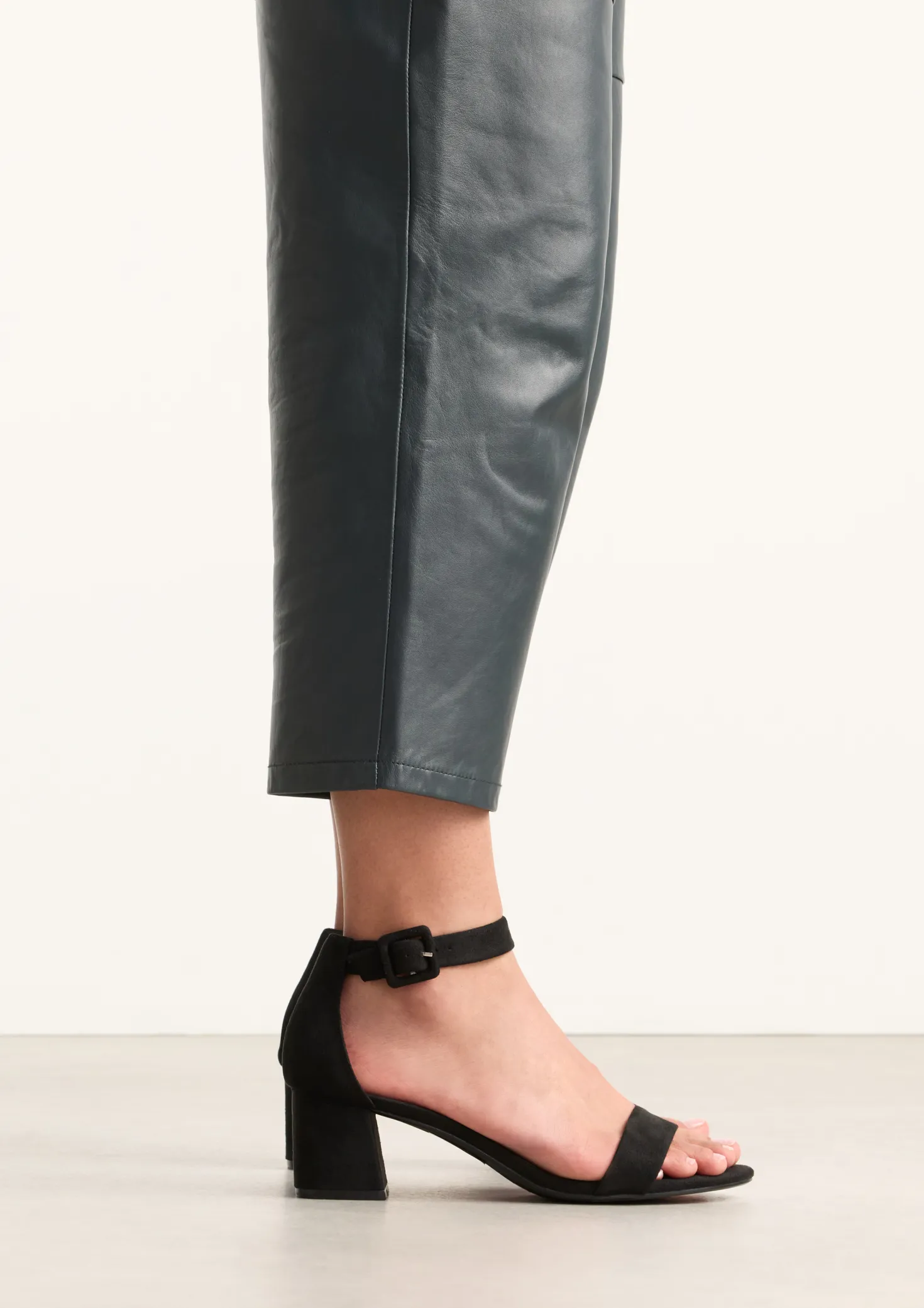 Zwarte suède sandalen met blokhak